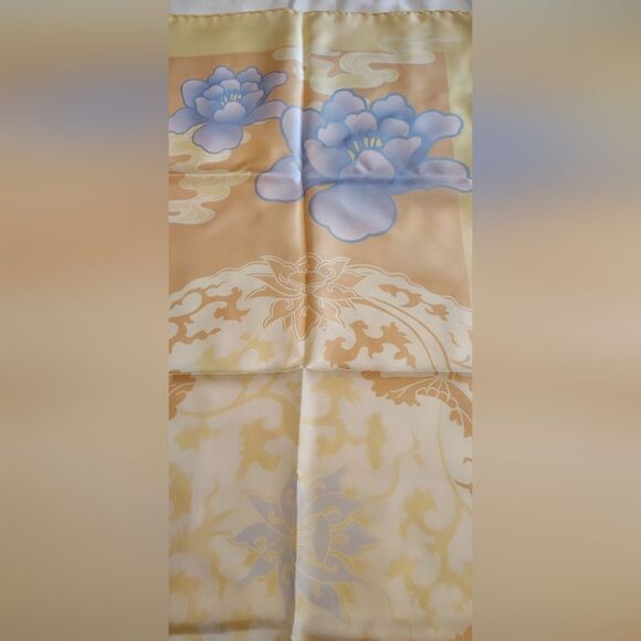 Marja Kurki Large Vintage Floral Silk Scarf w/ Pastel Accents Rolled Hem - Picture 8 of 16